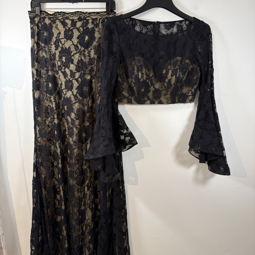 Mac Duggal  Two Piece Set Bell Sleeve Top Long Maxi Skirt Formal 10 Black Lace
